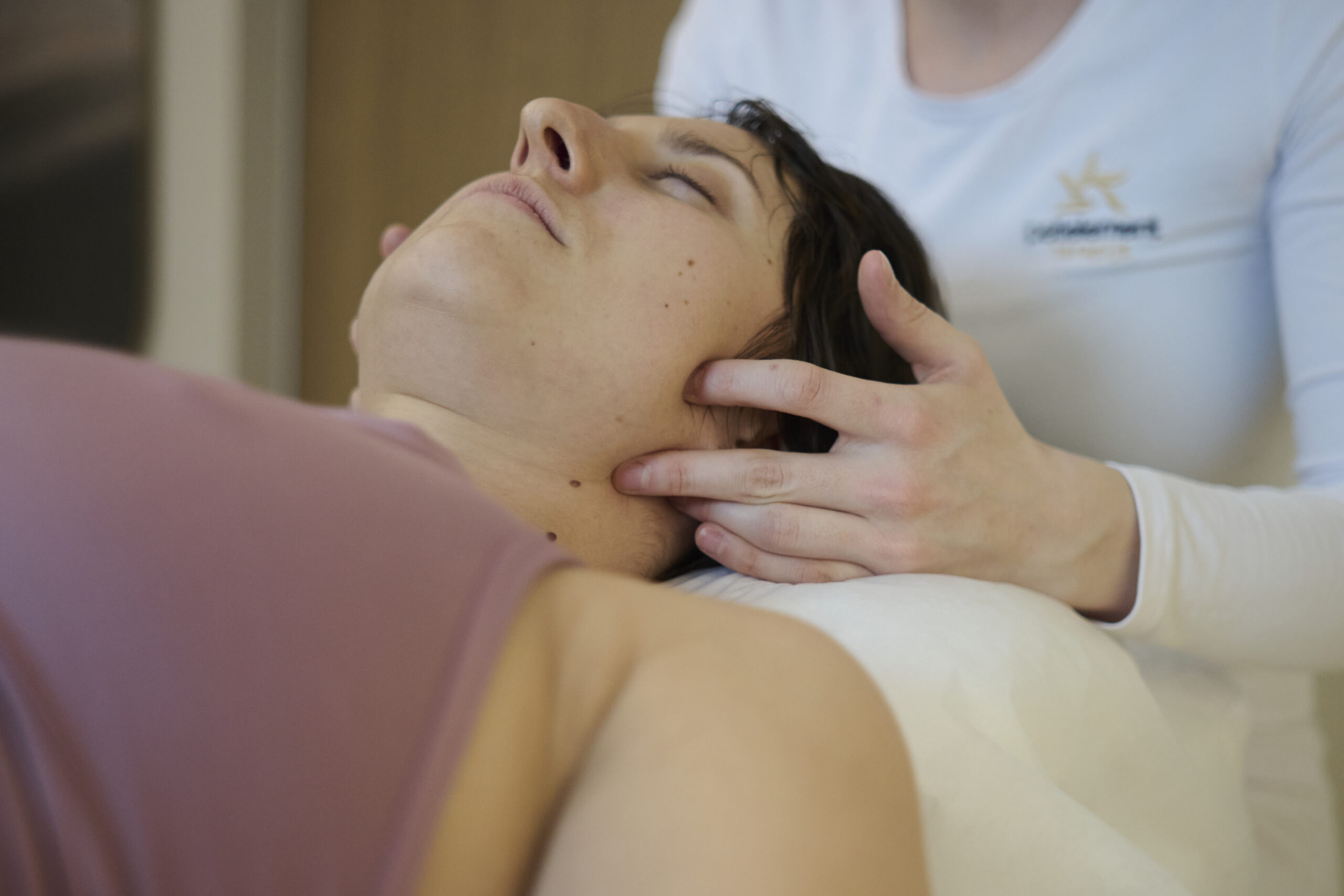 manualna-terapija-na-glavi-peti-element